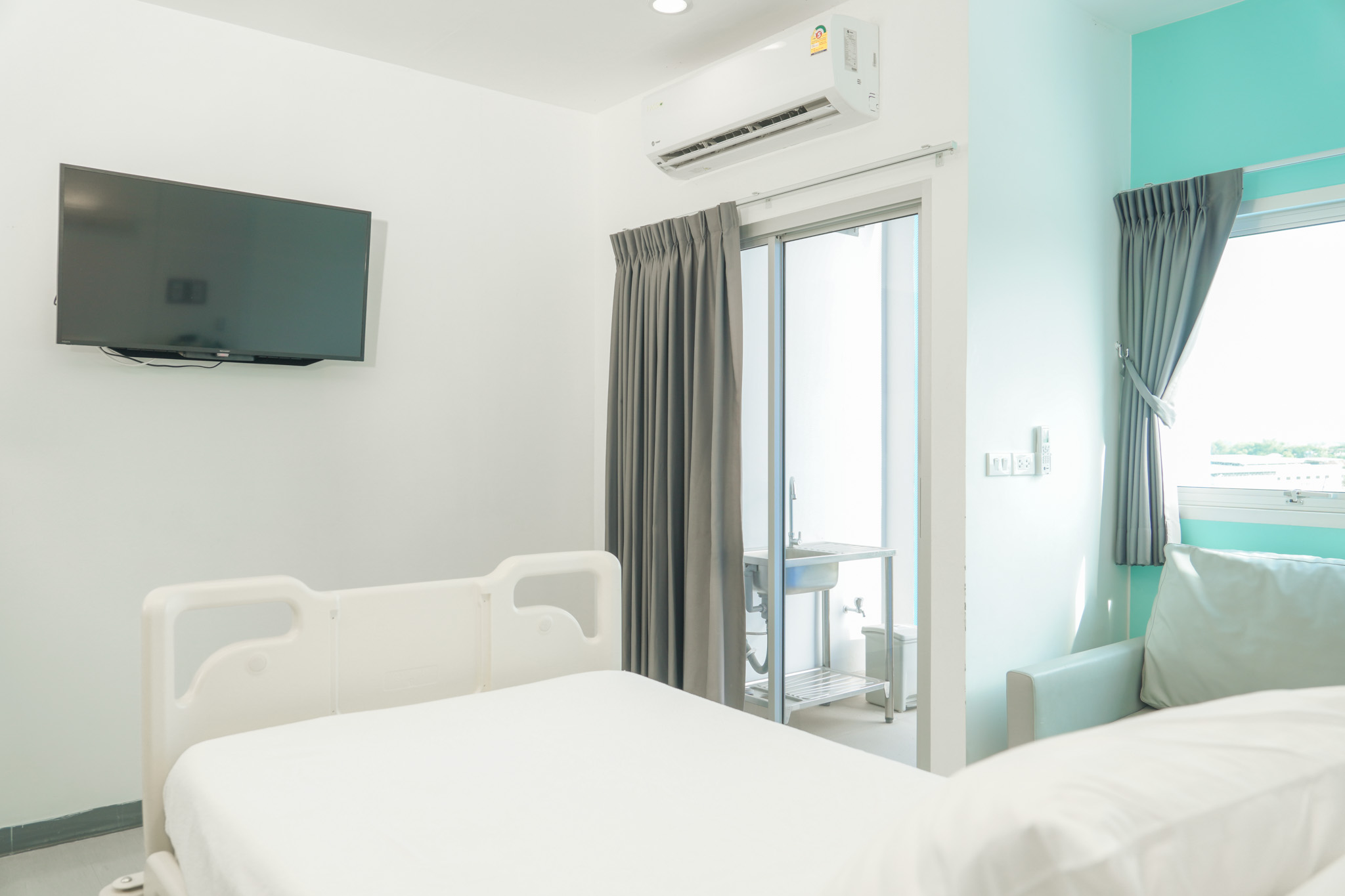 มุมเตียงพักและโซนรับประทานอาหาร