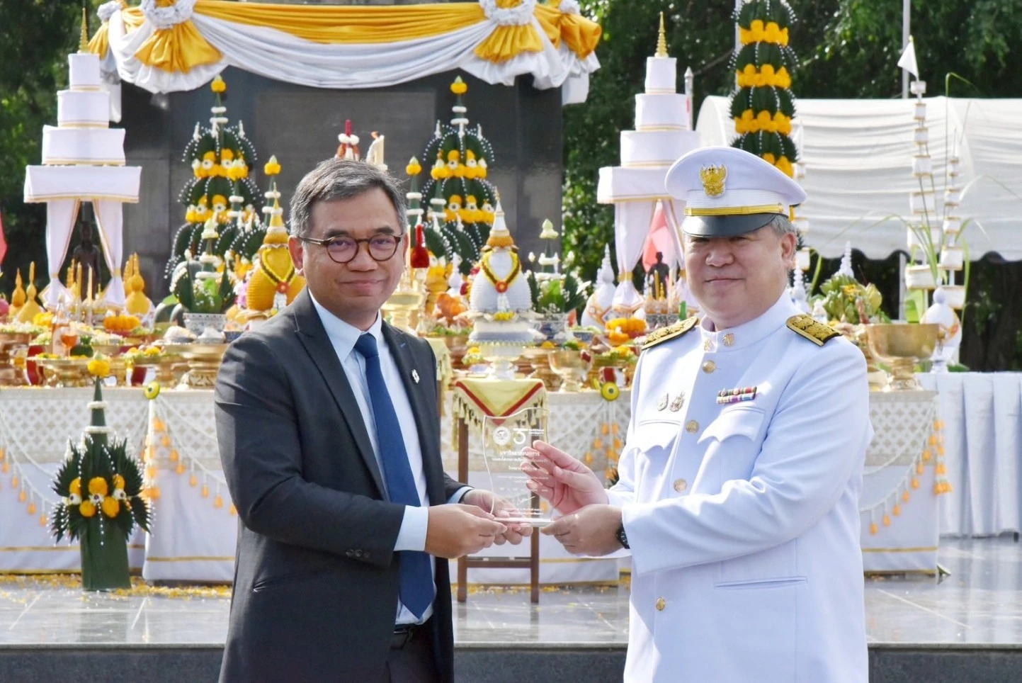 พิษณุเวช คว้าโล่เกียรติคุณ บุคลากรดีเด่นและผู้ทำคุณประโยชน์มหาวิทยาลัยนเรศวร